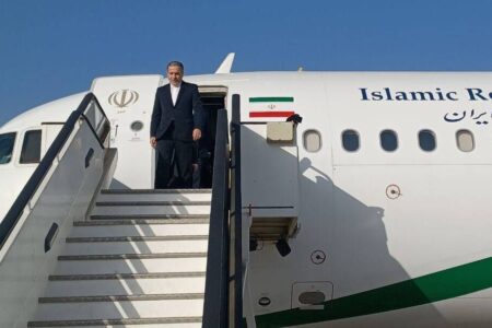 عراقچی وارد کامپالا شد