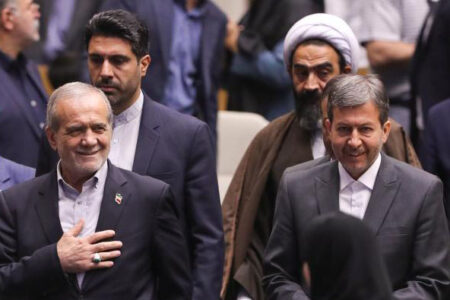 سفر فشرده رییس‌جمهور در اصفهان و عملکرد متفاوت جمالی‌نژاد: دوچرخه‌سواری بر مدار «اِعمَلُوا»؛ گذر از ایستگاه‌های «اِعلَمُوا»