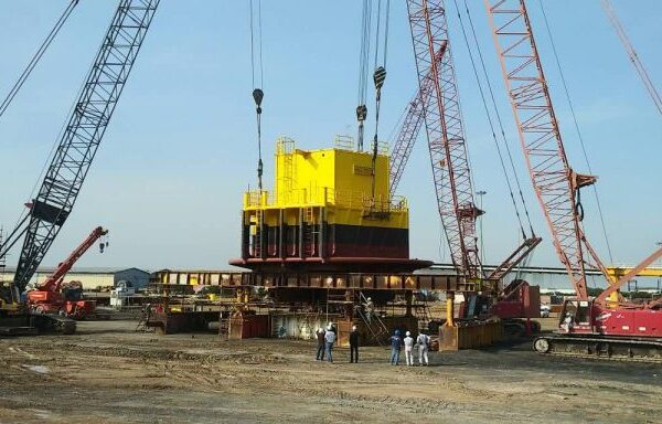 مونتاژ موفقیت‌آمیز دومین گوی شناور صادراتی جاسک در یارد خرمشهر