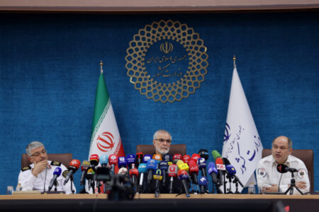 ادای احترام سران کشورها به پیکر رهبر شهید – جمهورآنلاین