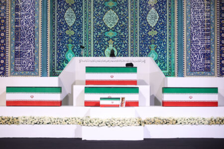 ادای احترام هیات‌های بین‌المللی به پیکر رهبر شهید انقلاب ایران – جمهورآنلاین