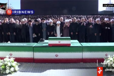 اقامه نماز بر پیکر مطهر رهبر شهید امام خامنه‌ای توسط آیت‌الله سبحانی در مصلای تهران – جمهورآنلاین