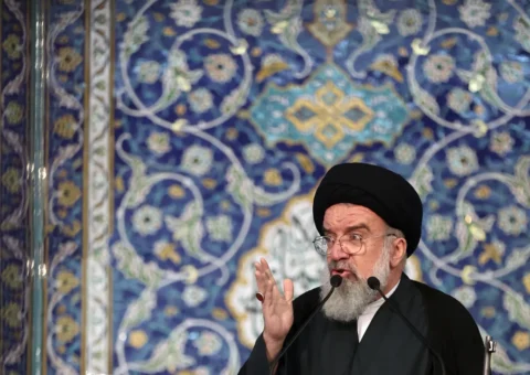 ایران تا ابد تسلیم‌پذیر نیست/ شکست دشمن در جنگ اقتصادی با جهاد و انفاق